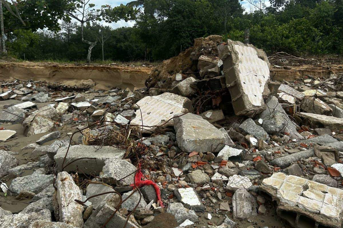 Ferro, ferragens de construção e outros materiais estão espalhados por toda parte (Reprodução / Redes Sociais)
