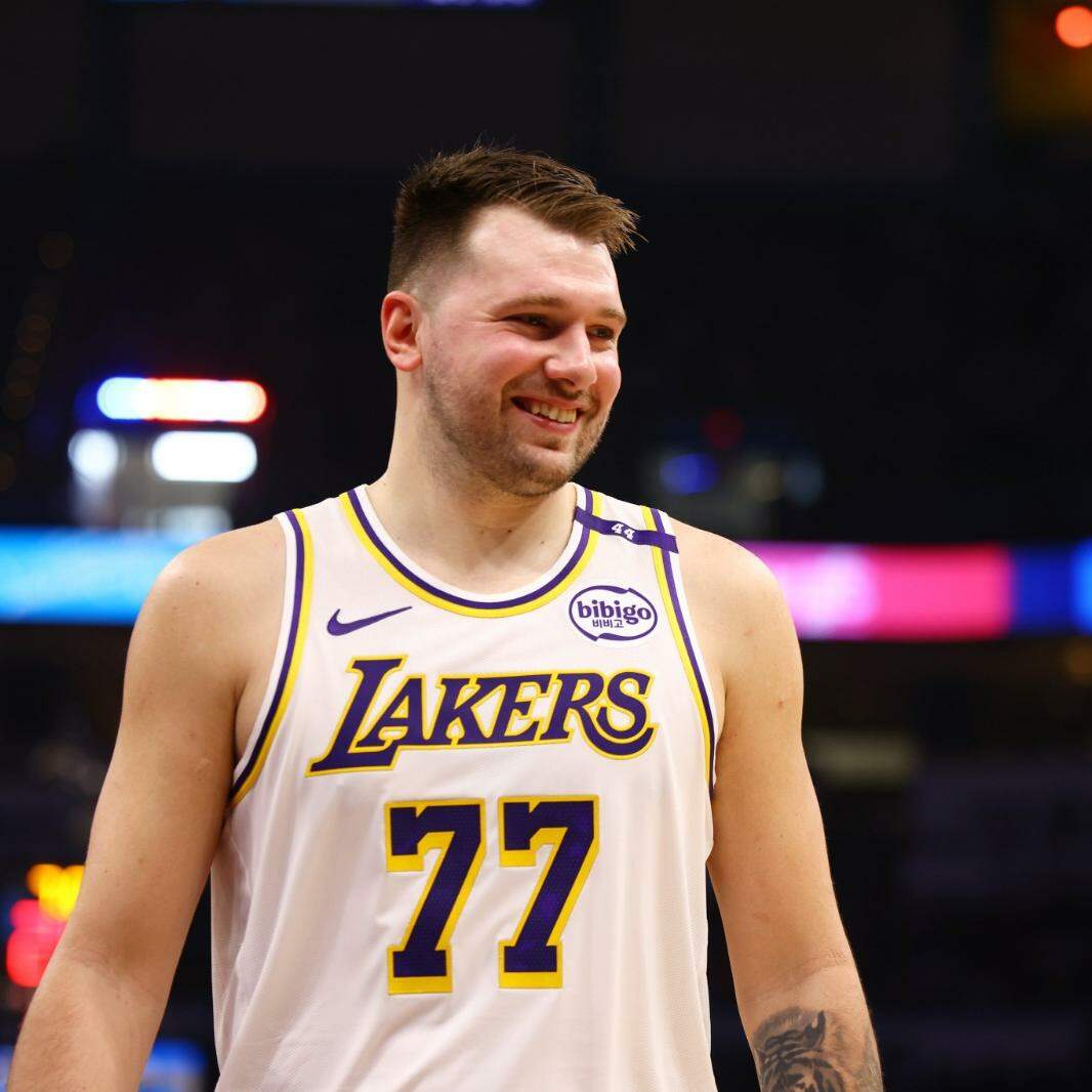 Cada vez mais decisivo, Doncic comandou a equipe da Califórnia com seus 30 pontos