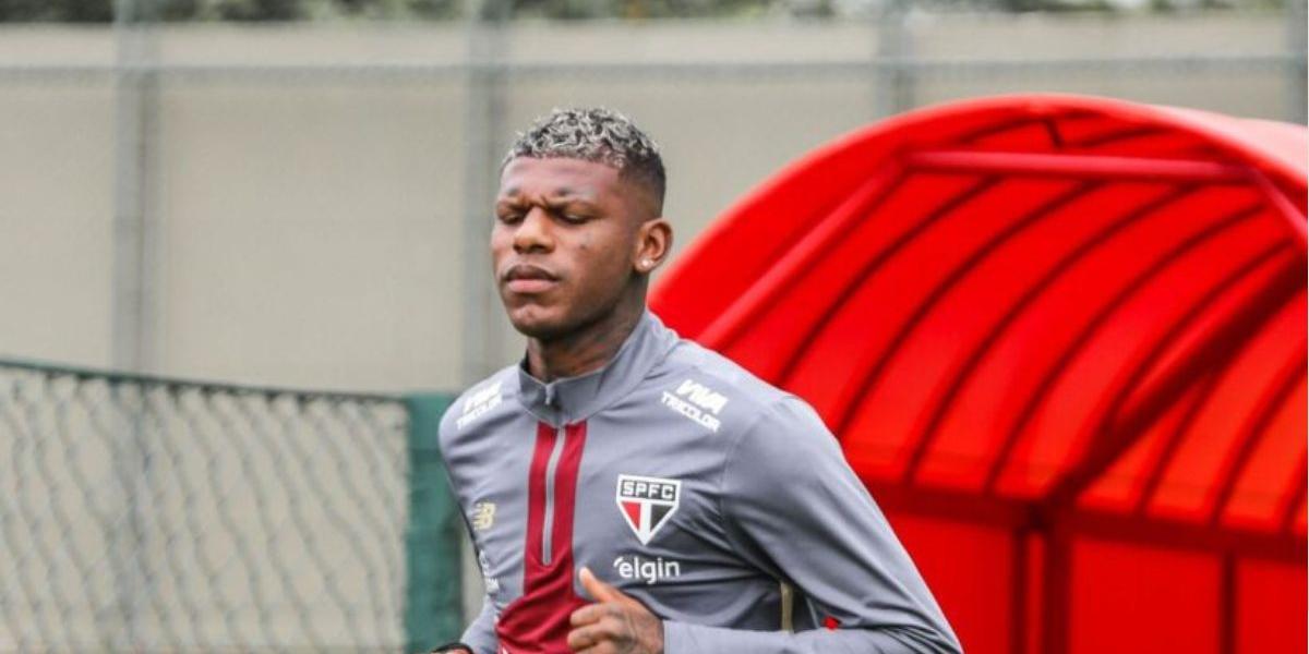 São Paulo notifica Arboleda e dá 24 horas para zagueiro aparecer ou justificar sumiço