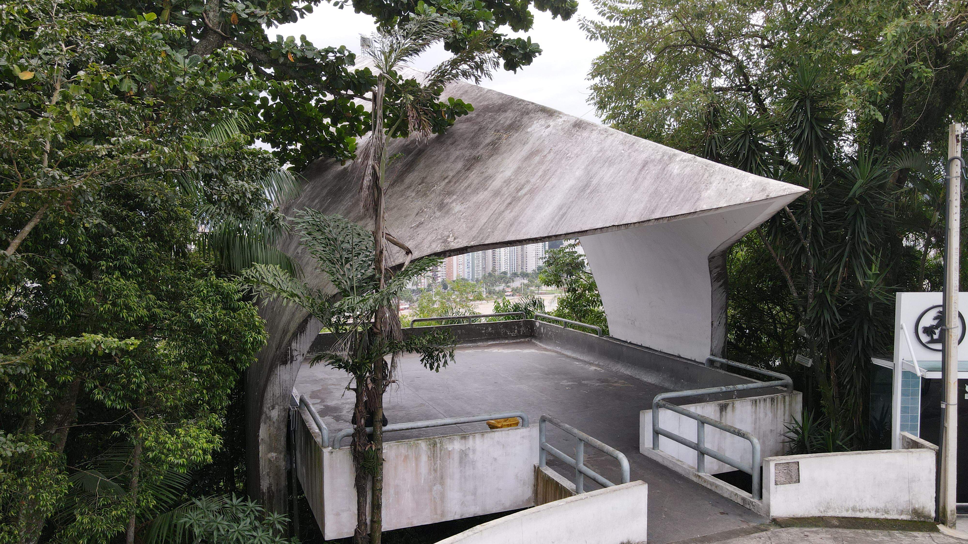Projetado por Oscar Niemeyer e inaugurado em 2002, monumento está sujeito à ação do tempo (Alexsander Ferraz/AT)