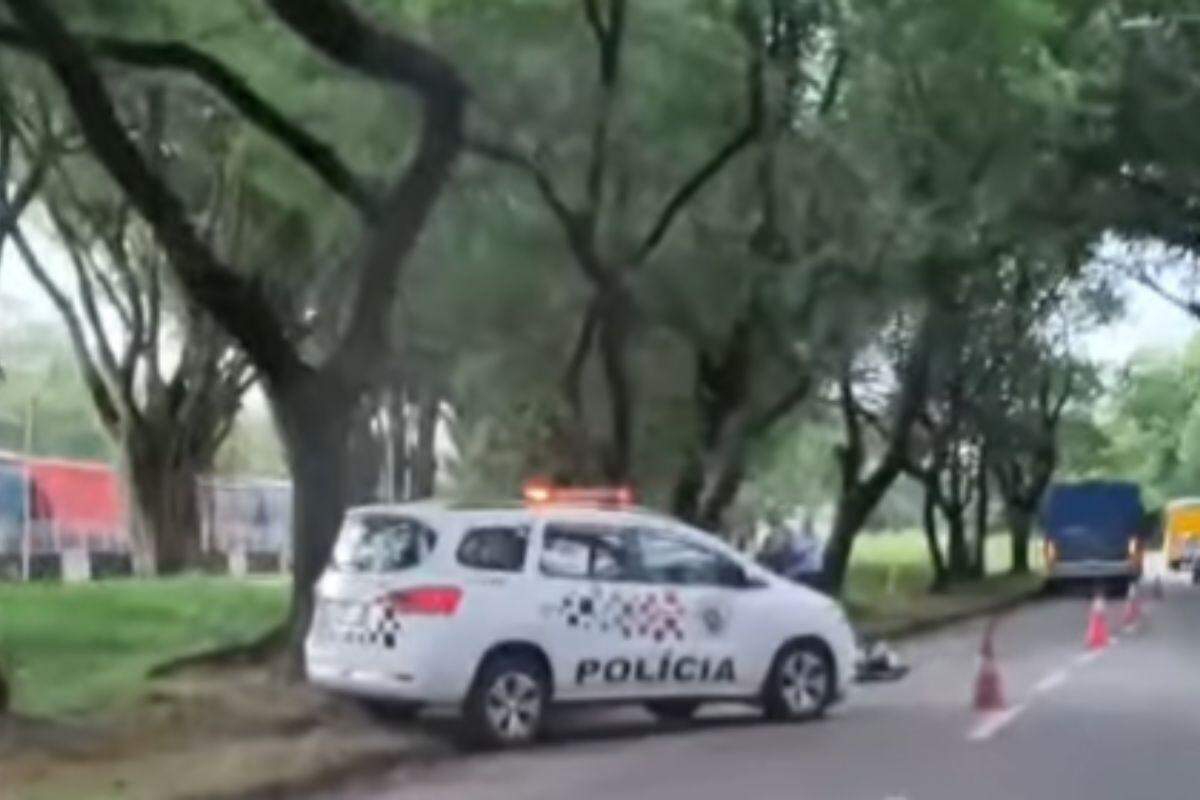 O homem foi atropelado pelo ônibus na Avenida Tancredo Neves (Reprodução Instagram/ Cubatão Mil Grau)