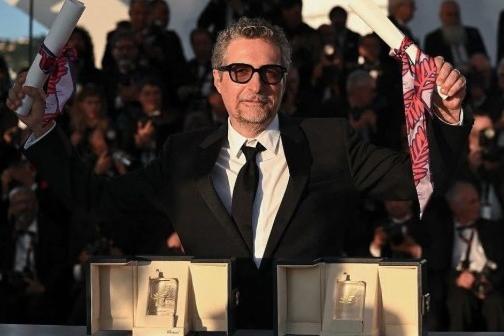 "Tchau Cannes! Tu é doida. Obrigado!", publicou.o cineasta