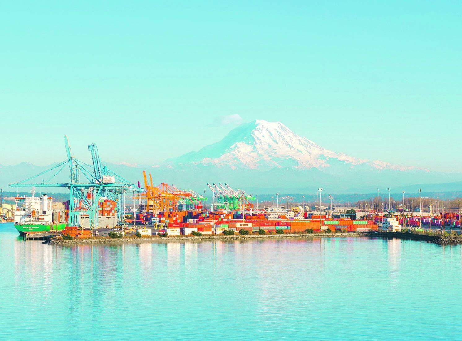OPERATIONS IN SEATTLE WITH THE ICONIC MOUNT RAINIER IN THE BACKGROUND (AdobeStock)