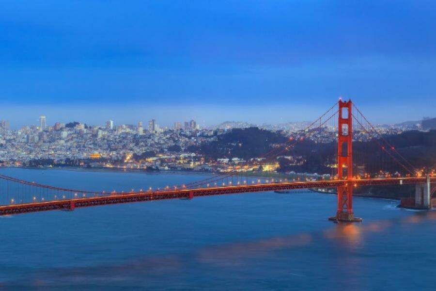 INAUGURADA EM 1937, A GOLDEN GATE CONTA COM 2,7 QUILÔMETROS DE EXTENSÃO E 227 METROS DE ALTURA, SE TORNANDO O SÍMBOLO MAIS CONHECIDO DE SÃO FRANCISCO (AdobeStock)