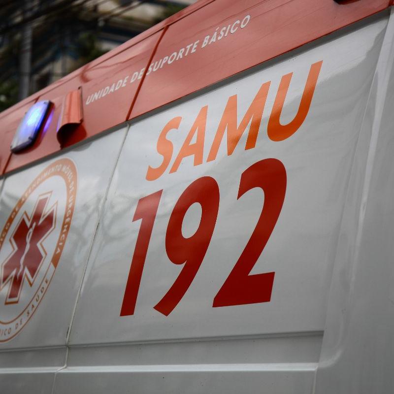 Homem foi socorrido pelo Samu e levado para a unidade de saúde