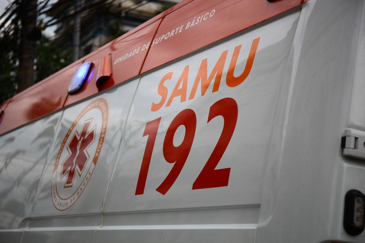 Homem foi socorrido pelo Samu e levado para a unidade de saúde