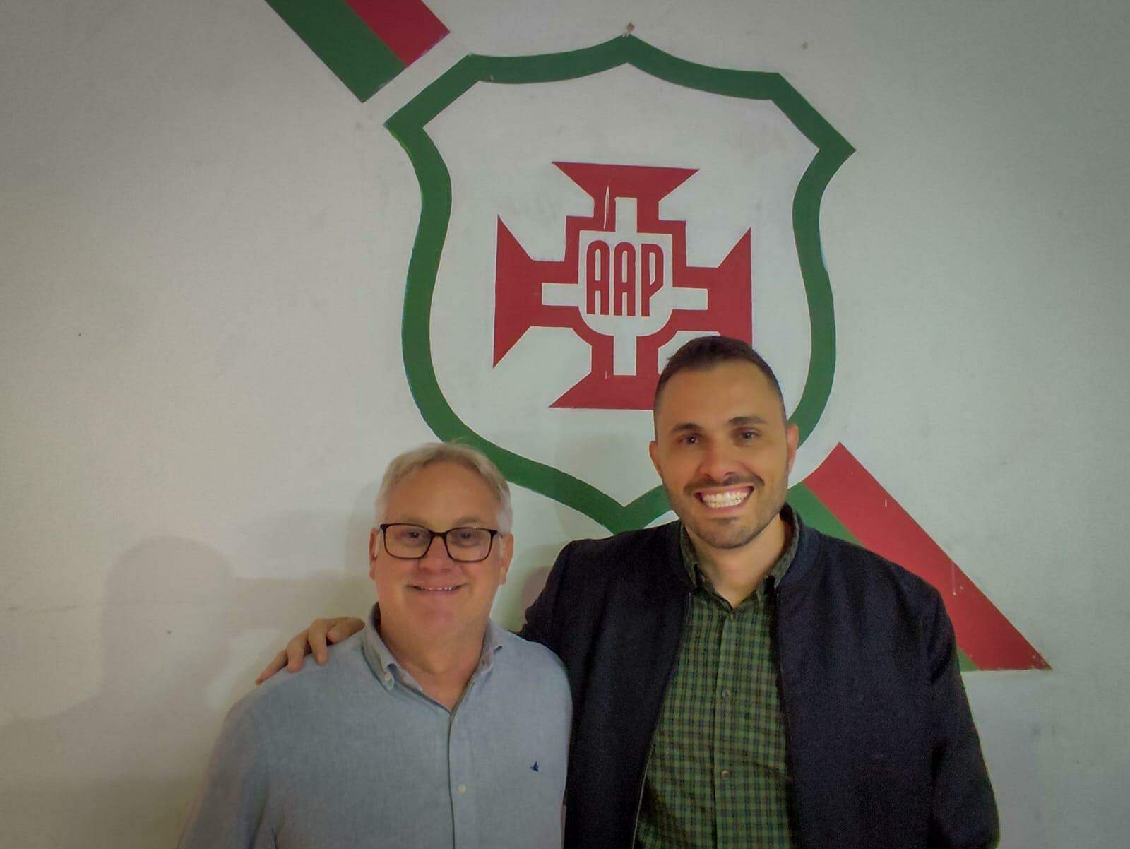 O atual presidente, Sérgio Schlicht, com o mandatário eleito para o biênio 2025-27, Frederico Barreiros (Douglas Teixeira/Agência Briosa)