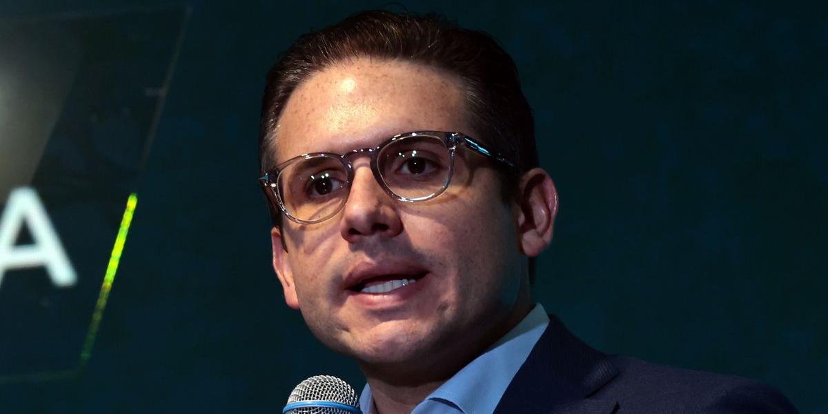 Motta diz que pretende votar em maio a PEC que acaba com a jornada 6x1