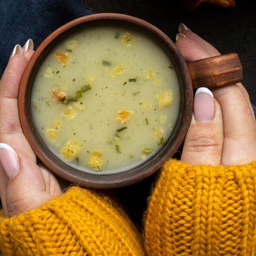As sopas e caldos feitos com legumes variados são grandes aliados no inverno