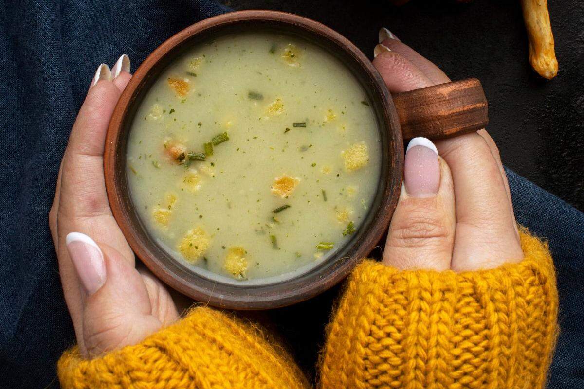 As sopas e caldos feitos com legumes variados são grandes aliados no inverno