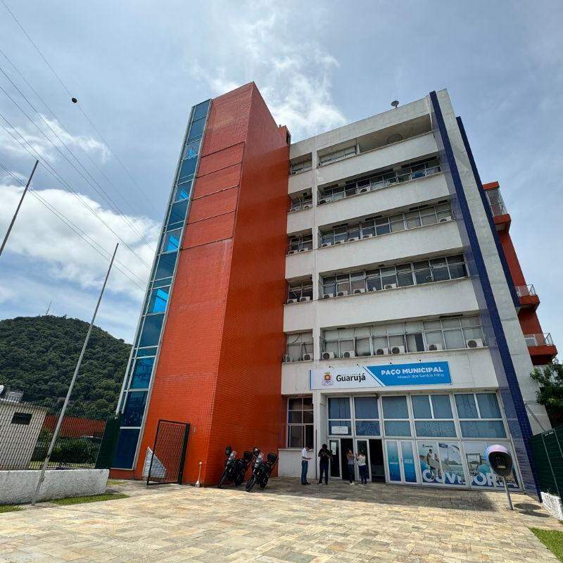 O município tem três novos secretários municipais, e dois deles são vereadores que se licenciaram do cargo