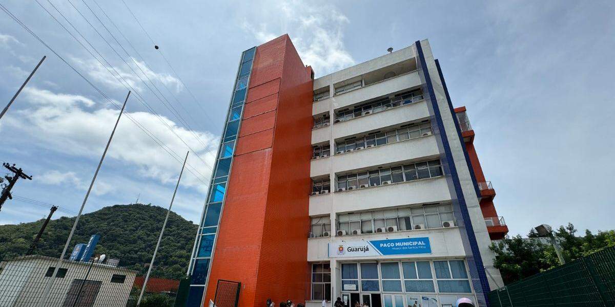 O município tem três novos secretários municipais, e dois deles são vereadores que se licenciaram do cargo