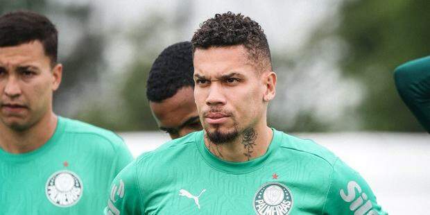 STJD pune Paulinho com um jogo de suspensão após recurso; Palmeiras se manifesta