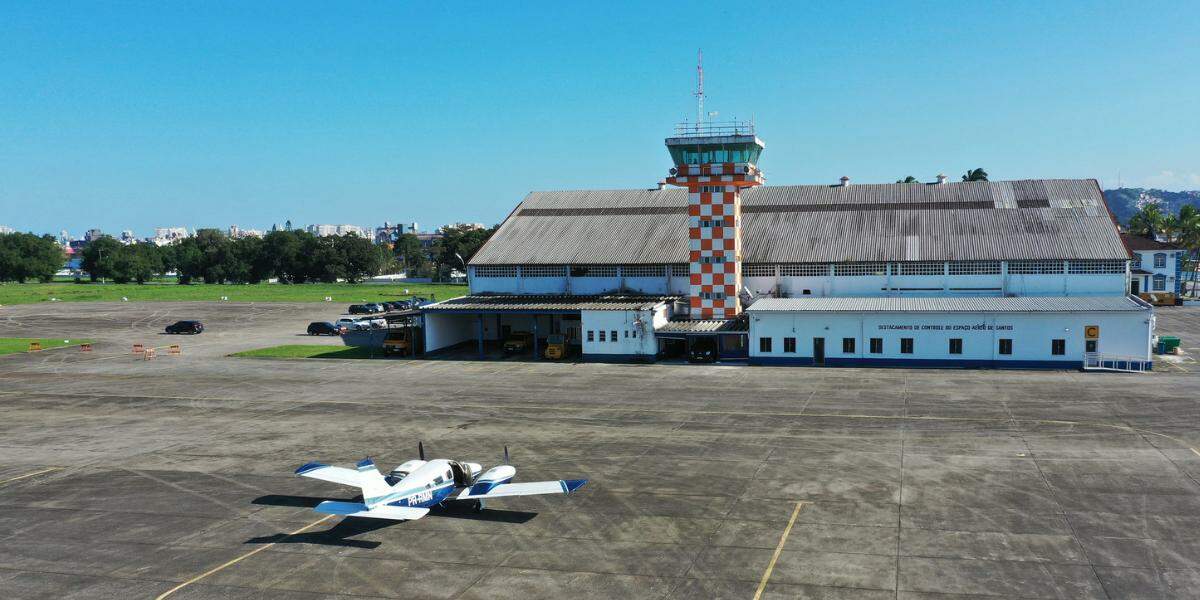 Portaria prevê limite de 45 metros de altura em um raio de 4 km para edifícios no entorno da Base Aérea de Santos