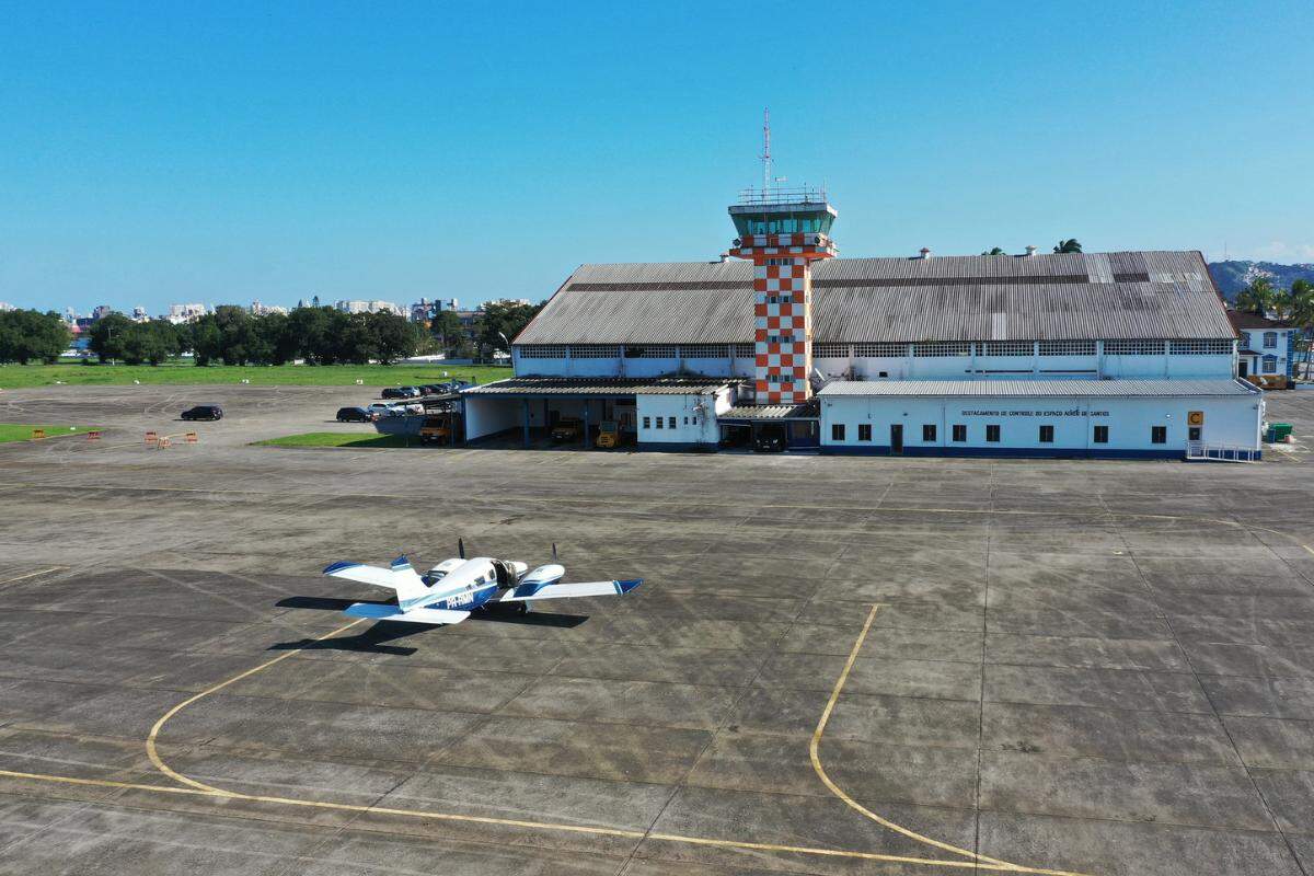 Portaria prevê limite de 45 metros de altura em um raio de 4 km para edifícios no entorno da Base Aérea de Santos