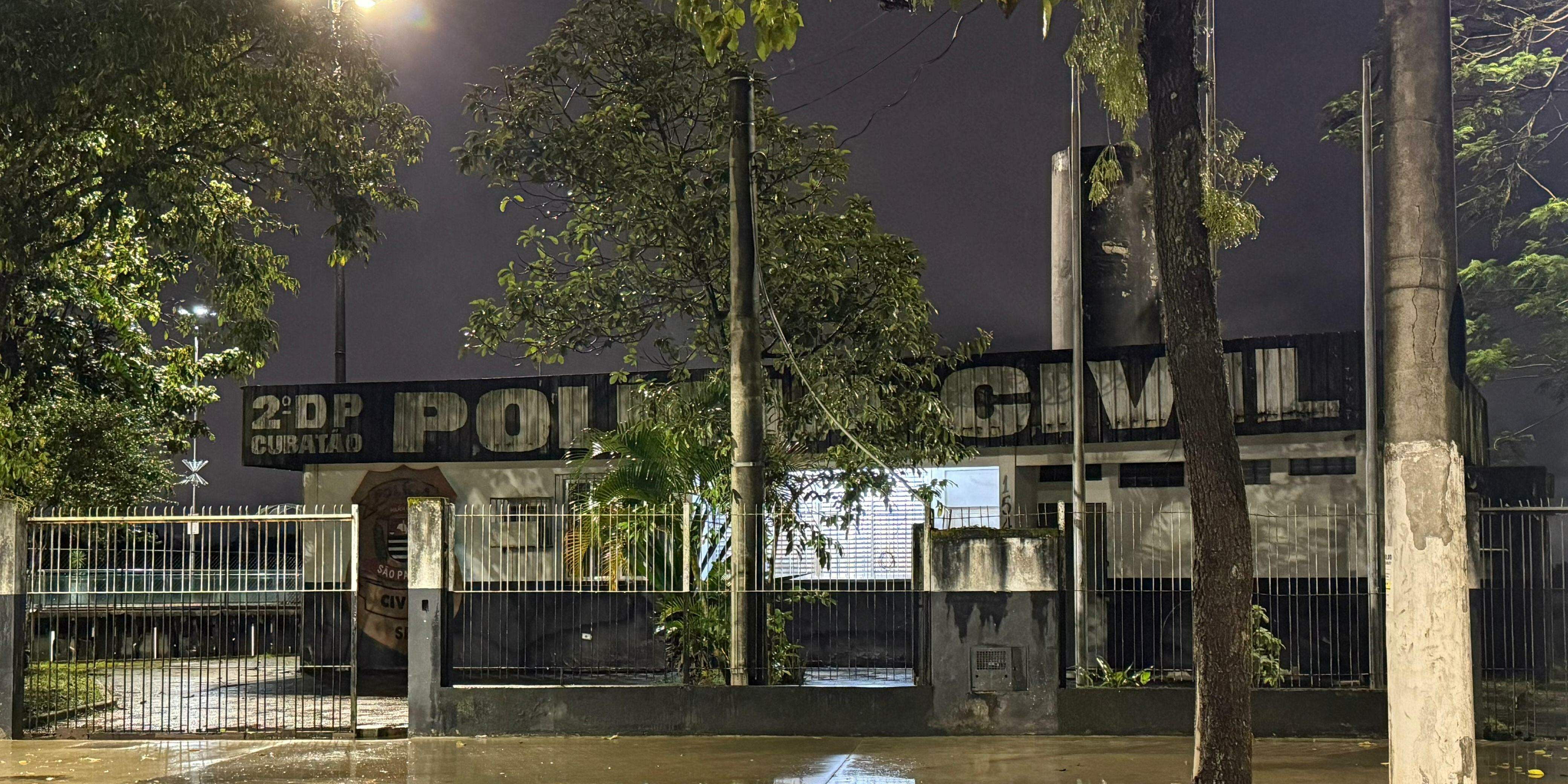 A advogada relatou que o encontro teria sido inicialmente combinado com uma das travestis, mas depois o homem decidiu realizar um segundo programa com outra, o que teria aumentado o valor total