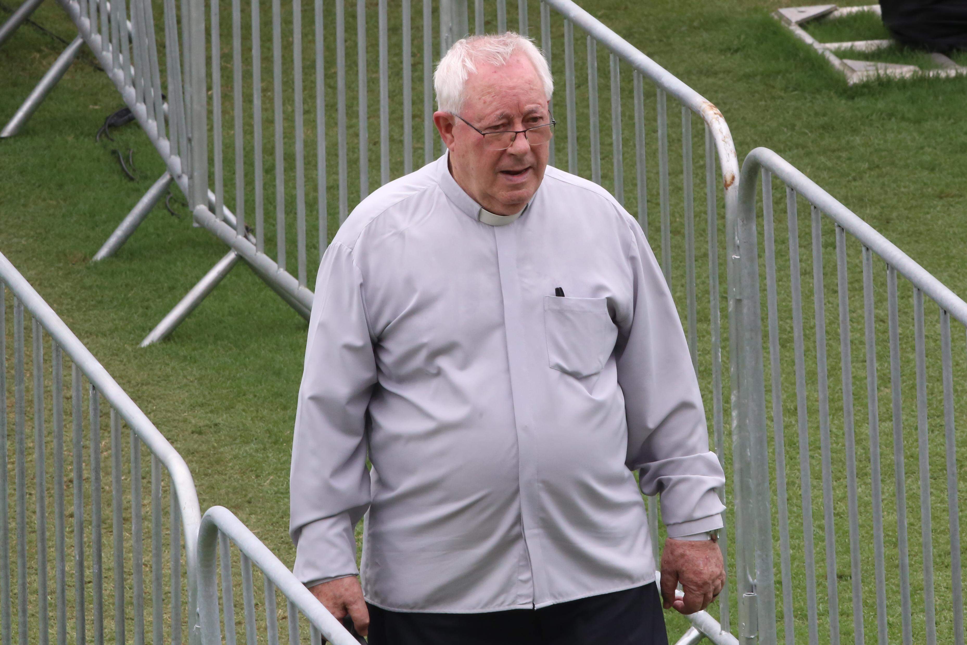 Padre Javier, durante de velório de Pelé em 2023: da Espanha para o Brasil, uma missão de fé