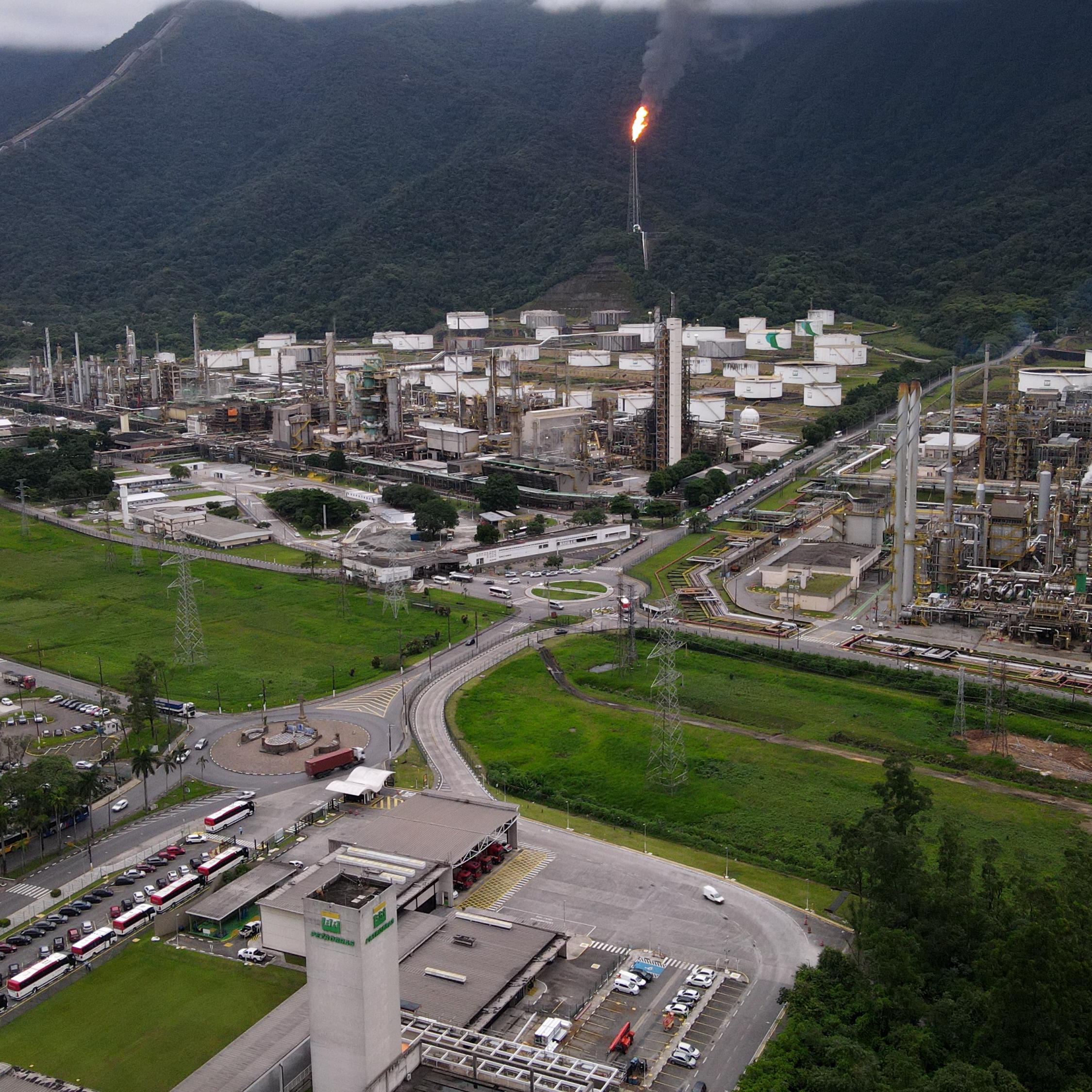 Polo Industrial de Cubatão luta contra recente fechamento de fábricas e perda de postos de trabalho