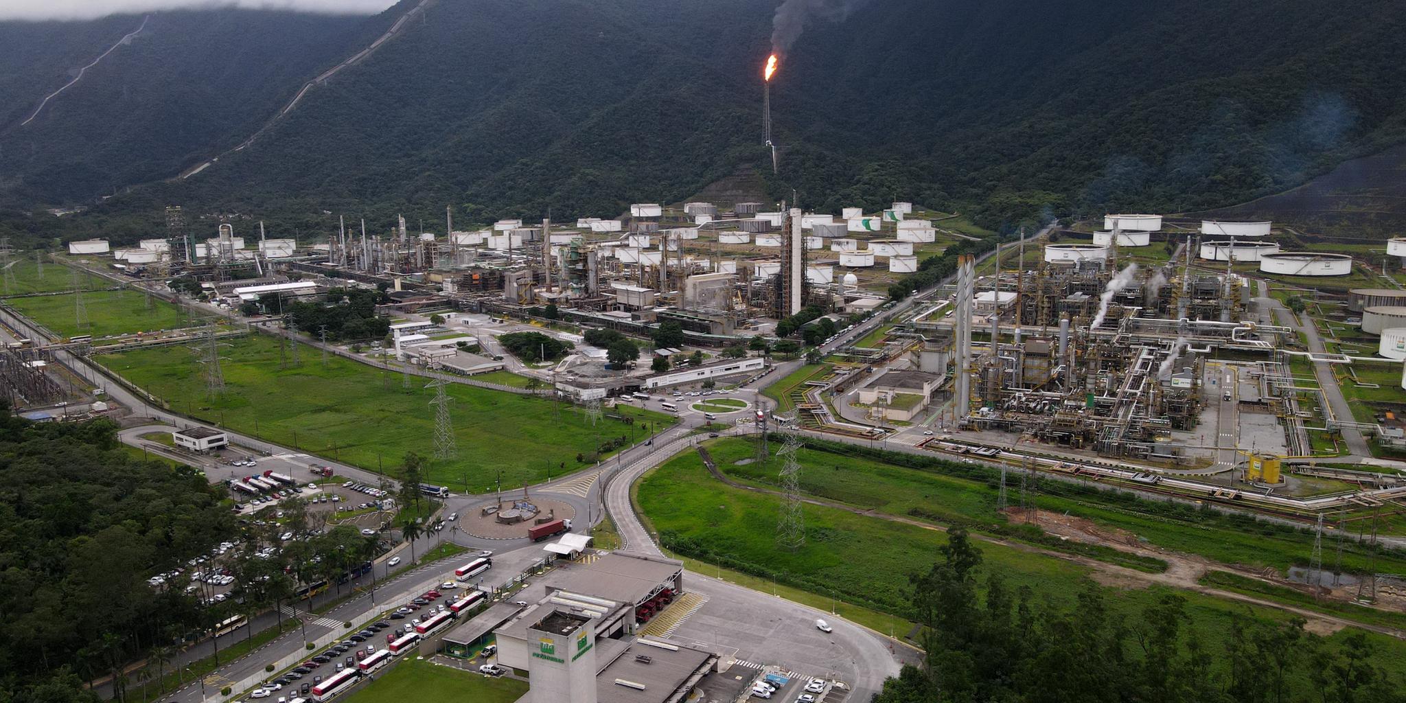 Polo Industrial de Cubatão luta contra recente fechamento de fábricas e perda de postos de trabalho