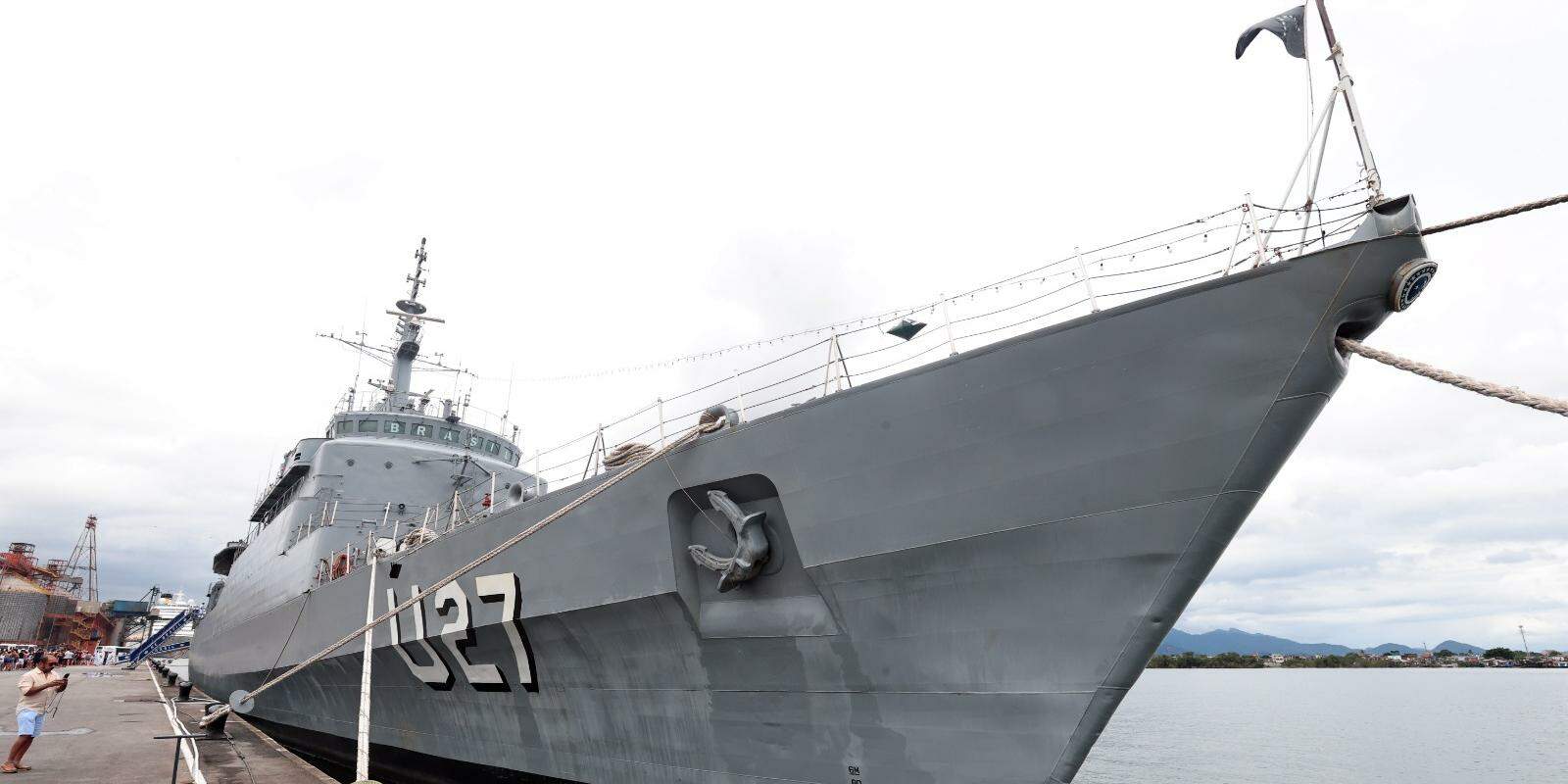 Navio-Escola Brasil, o U27, da Marinha, ficará atracado no cais da Marinha, no Macuco, para visitação