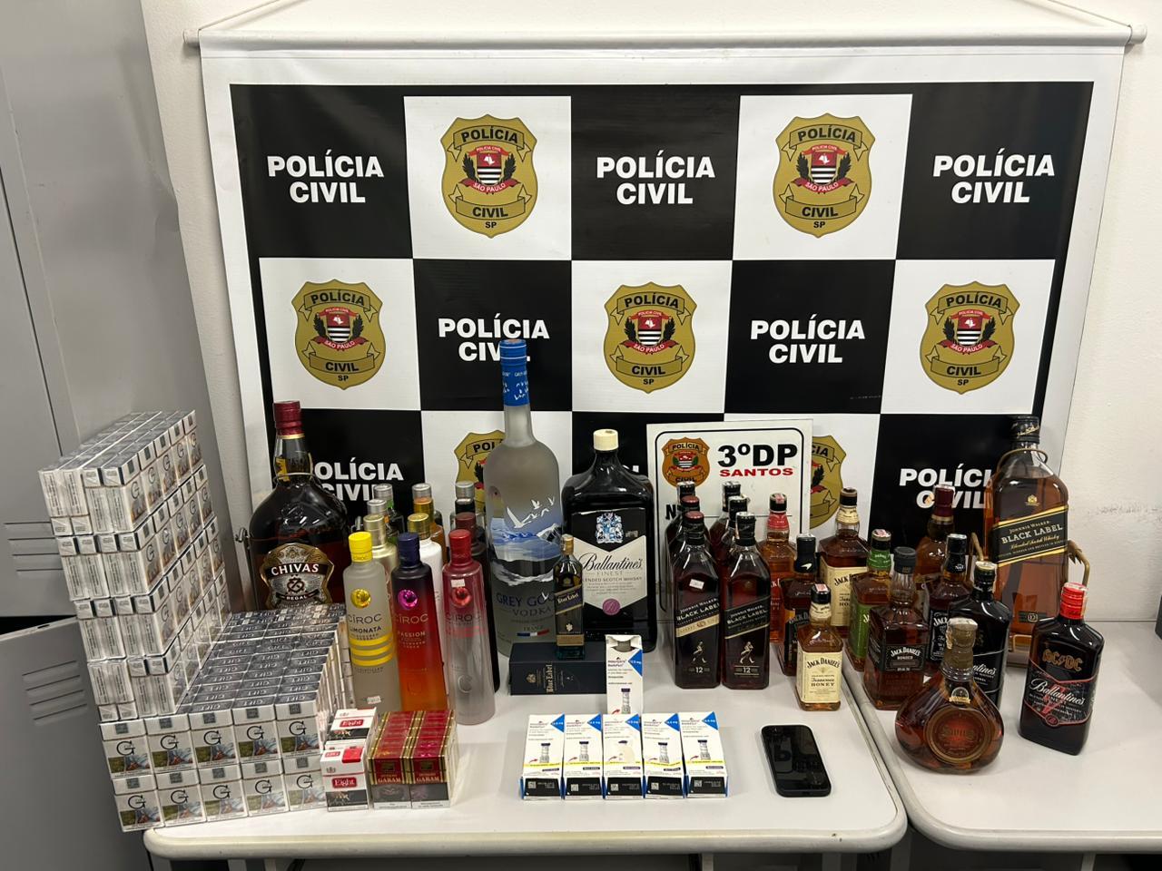 Bebidas falsificadas, cigarros de marcas estrangeiras sem nota fiscal e canetas Mounjaro, indicadas para tratamento de diabetes tipo 2, foram apreendidos (Divulgação/Polícia Civil)