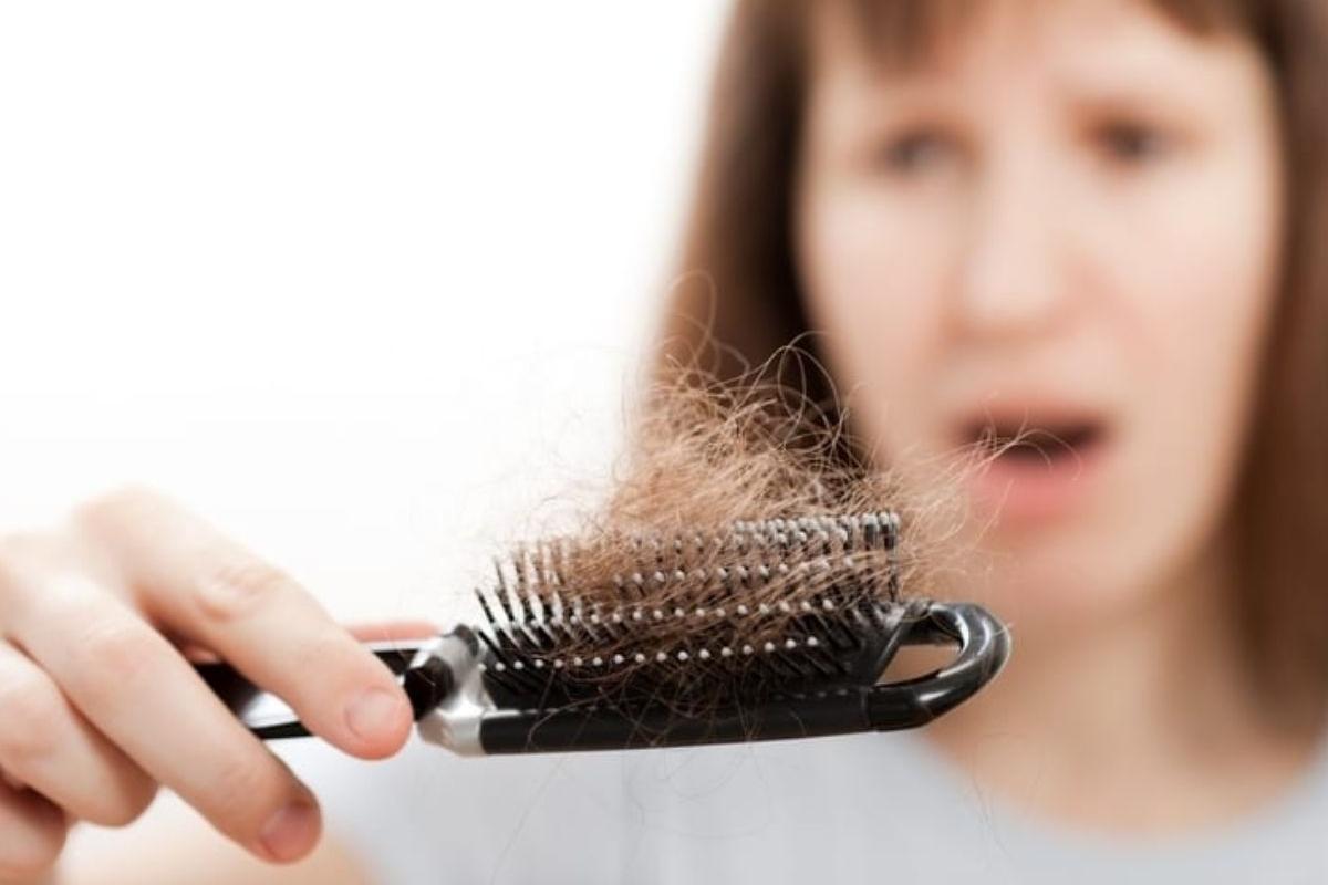 Quando a quantidade de queda de cabelo ou surgem falhas visíveis é motivo para preocupação