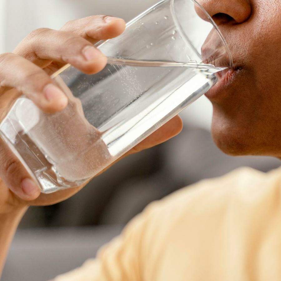 Embora o corpo tenha mecanismos de alerta, como a sede, ela nem sempre é a primeira a surgir
