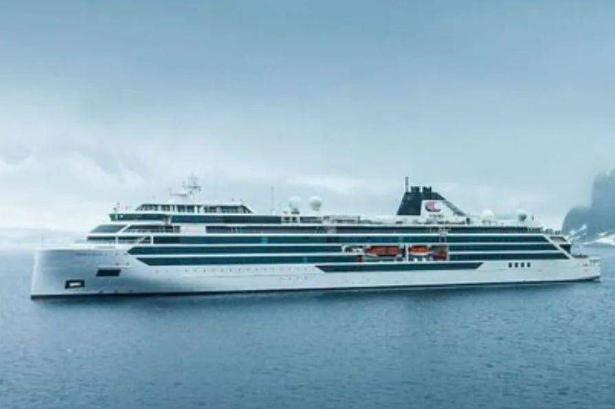 Uma onda gigante rompeu os painéis de vidro da embarcação