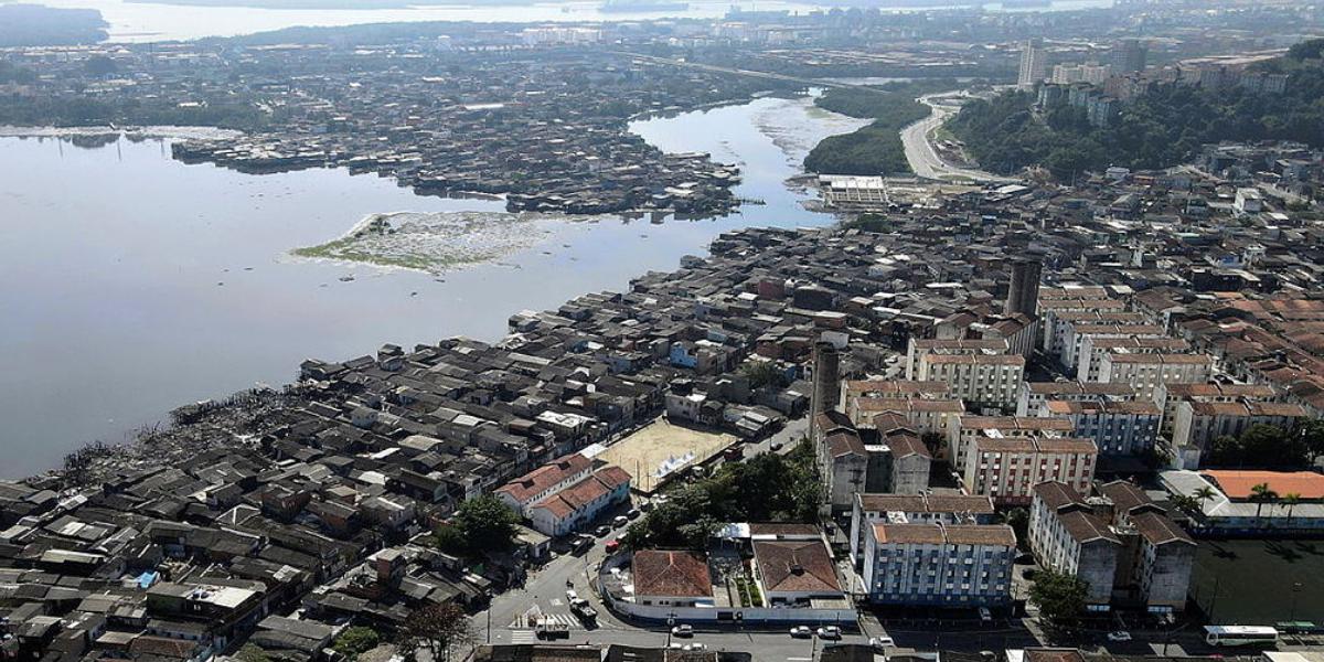Parte das ações ocorreu no Caminho São Sebastião, na Zona Noroeste de Santos
