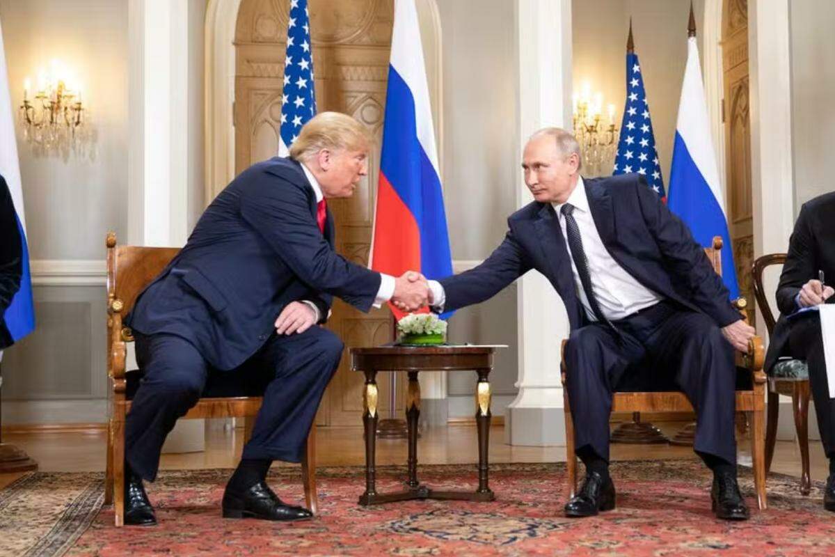 Os presidentes da Rússia, Vladimir Putin, e dos Estados Unidos, Donald Trump, se falaram por telefone neste domingo, 14