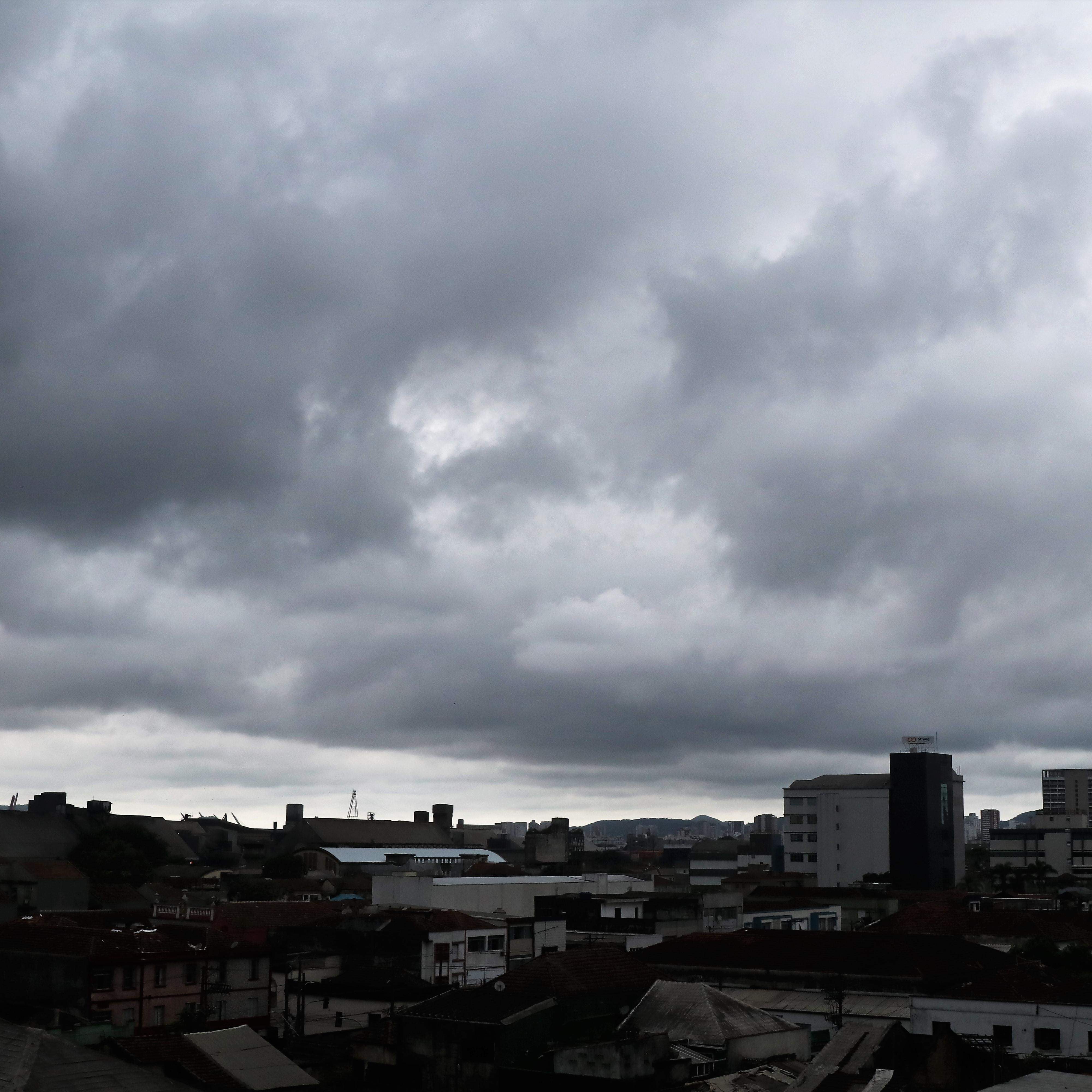 Tempo nublado domina o fim de semana na Baixada Santista