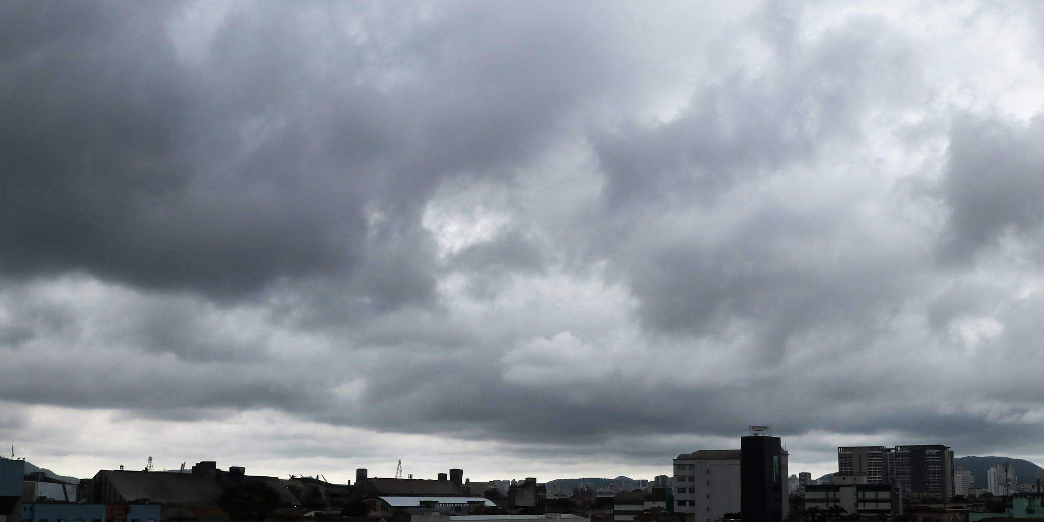 Tempo nublado domina o fim de semana na Baixada Santista