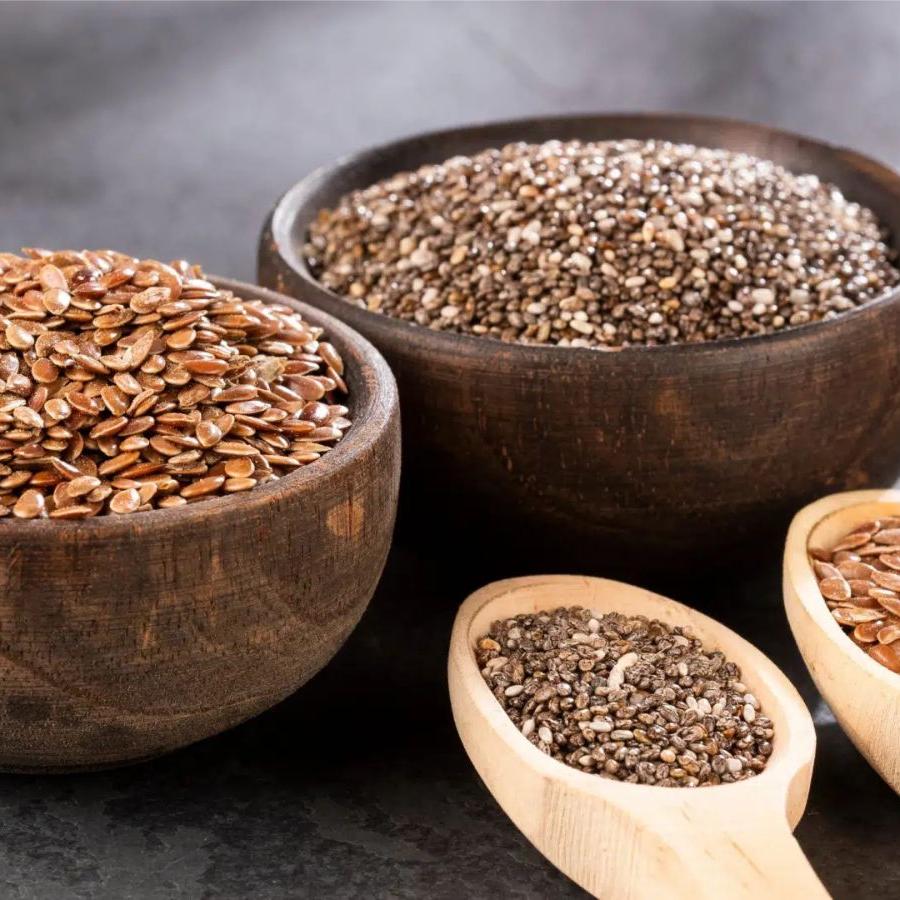 A farinha da felicidade mistura que combina ingredientes como linhaça, chia, aveia, psyllium, banana verde e até maca peruana