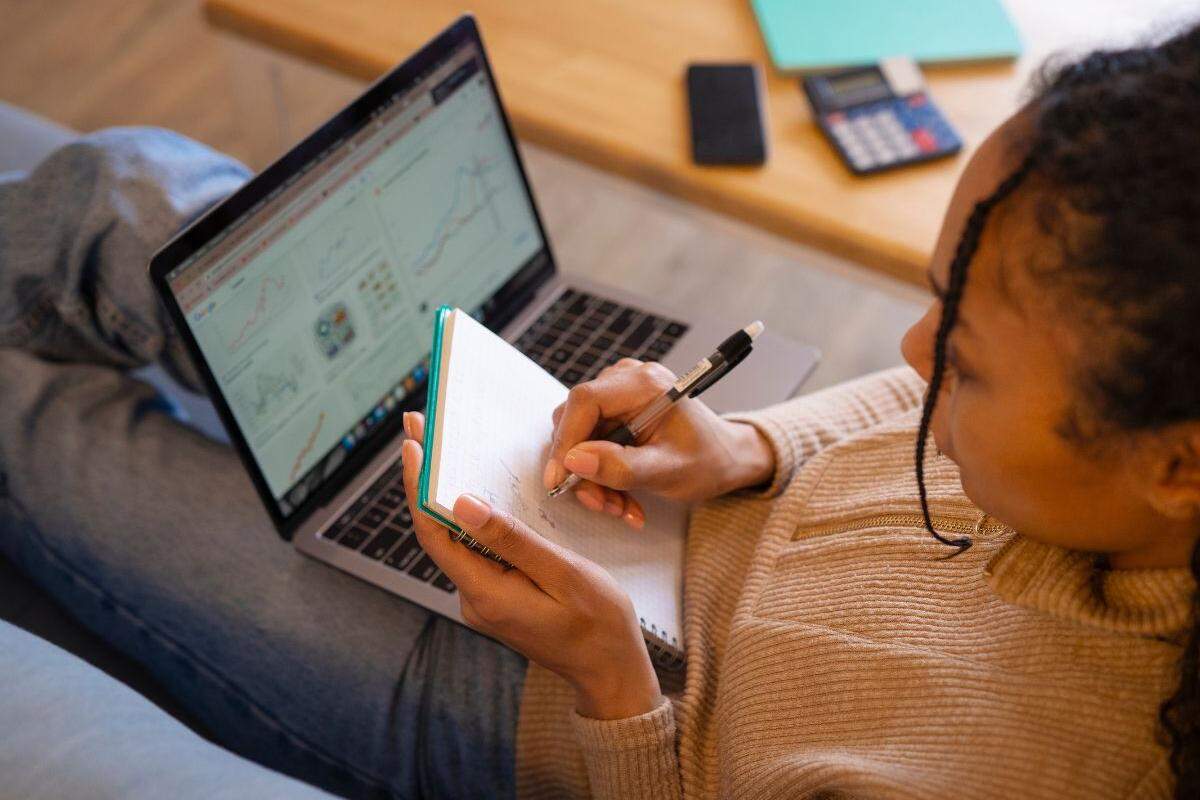 Aplicativos com inteligência artificial já estão integrados ao cotidiano, oferecendo soluções que economizam tempo, aumentam produtividade e melhoram qualidade de vida