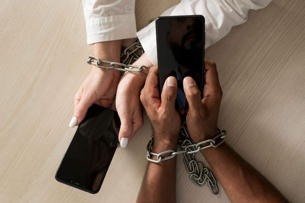 Controlar o desejo de utilizar o celular toda hora pode ser o primeiro passo