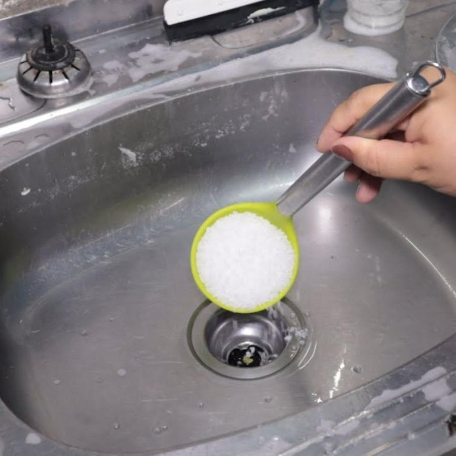 Produtos químicos só devem ser usados em último caso, pois podem danificar o encanamento