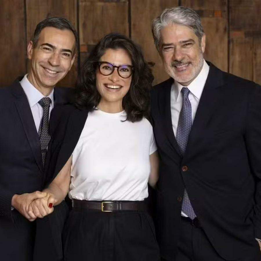 A estratégia da Globo seria realizar uma transição gradual na bancada do telejornal, repetindo o movimento adotado após a saída de Bonner.