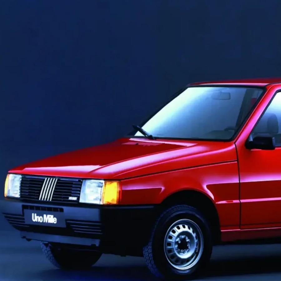 Primeiro 1.0 nacional, lançado após a mudança na política tributária. Ficou famoso pela simplicidade, economia e preço baixo