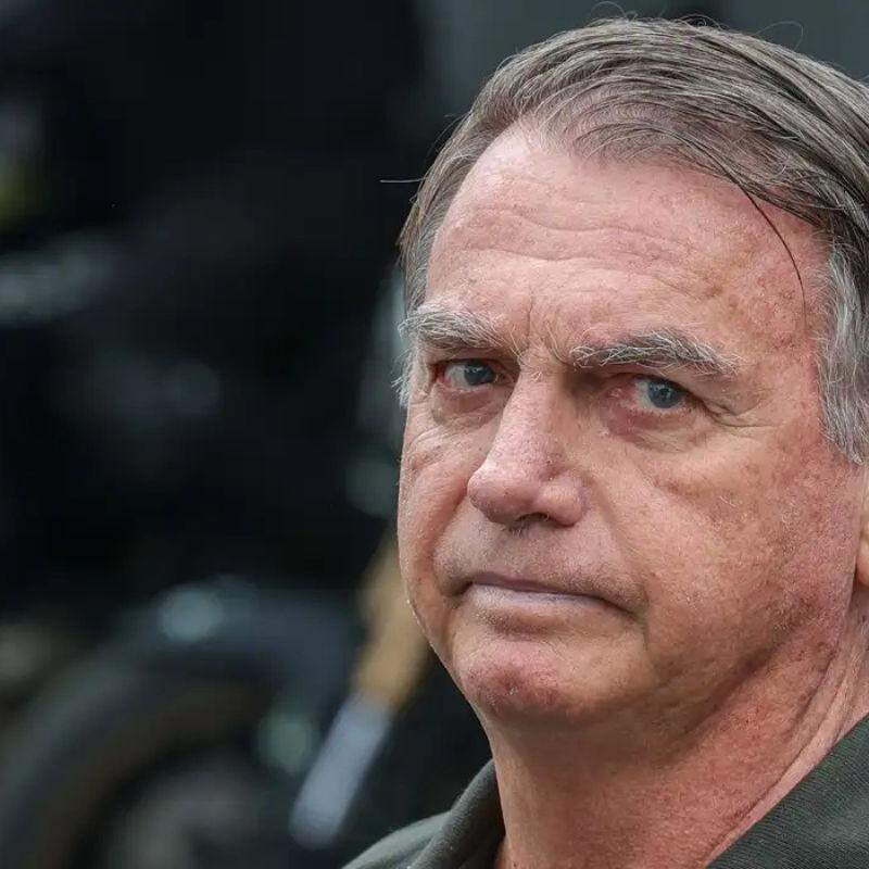 Bolsonaro soluçou por 36 horas seguidas e precisou aumentar dose de remédios, aponta relatório
