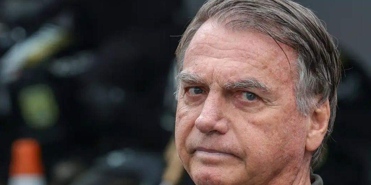 Bolsonaro soluçou por 36 horas seguidas e precisou aumentar dose de remédios, aponta relatório