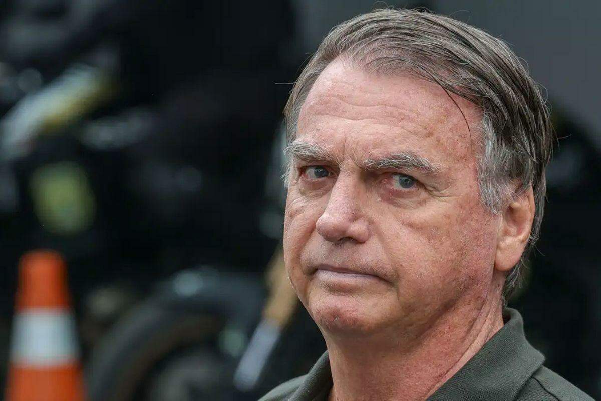 Bolsonaro soluçou por 36 horas seguidas e precisou aumentar dose de remédios, aponta relatório