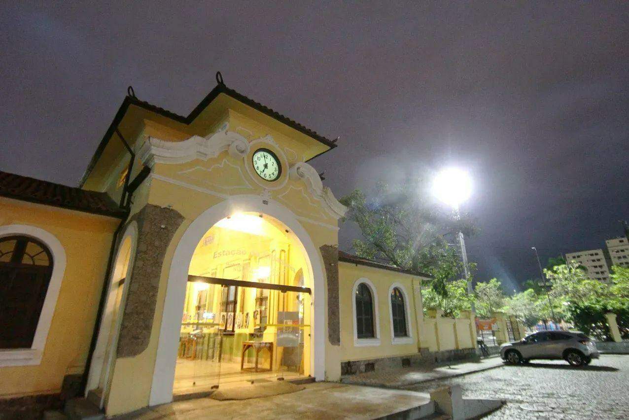 Leitor escreve sobre a recuperação do relógio histórico, que voltou a ocupar o alto da estação