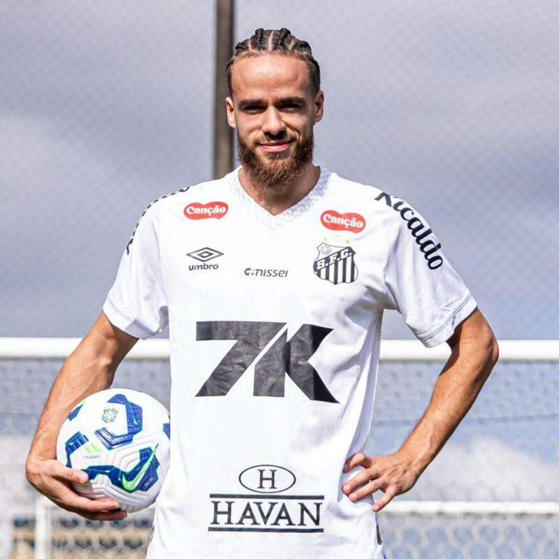 Atacante Billal Brahimi atuou em uma única partida pelo Santos