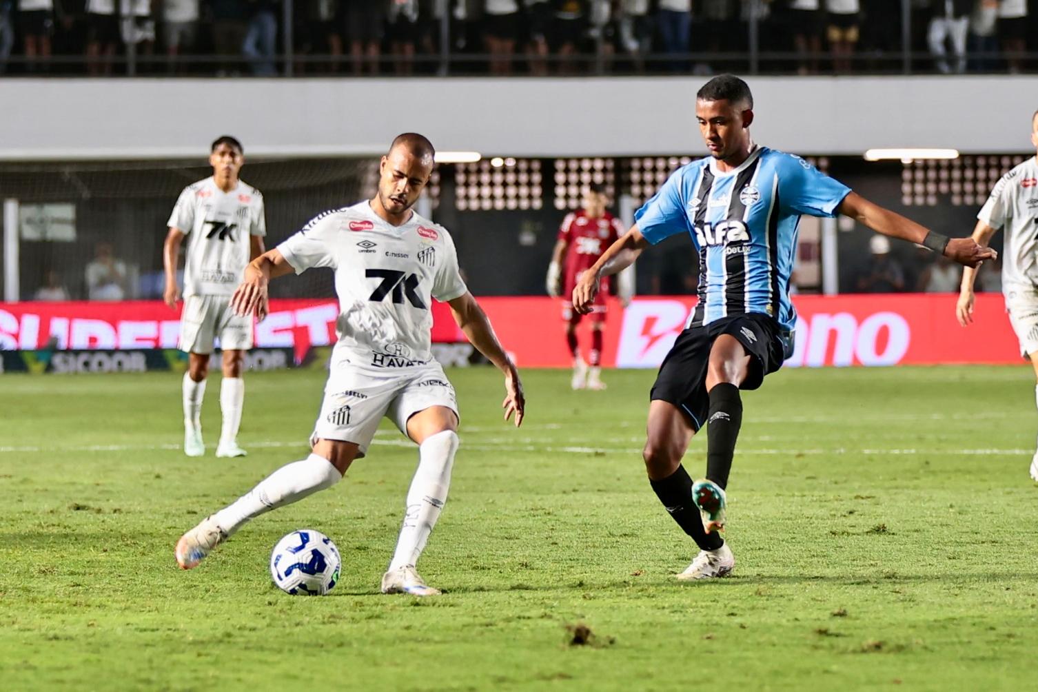 O Santos volta a campo neste domingo (5), às 20h30, no Estádio Castelão, em Fortaleza, contra o Ceará