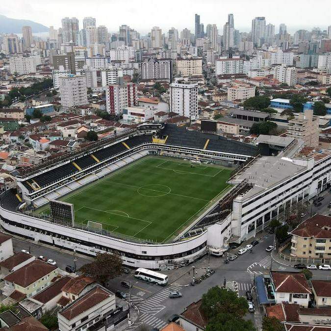 Dupla foi presa acusada de tentar extorquir um torcedor que pretendia estacionar o carro nas imediações do Estádio Urbano Caldeira, na Vila Belmiro, em Santos