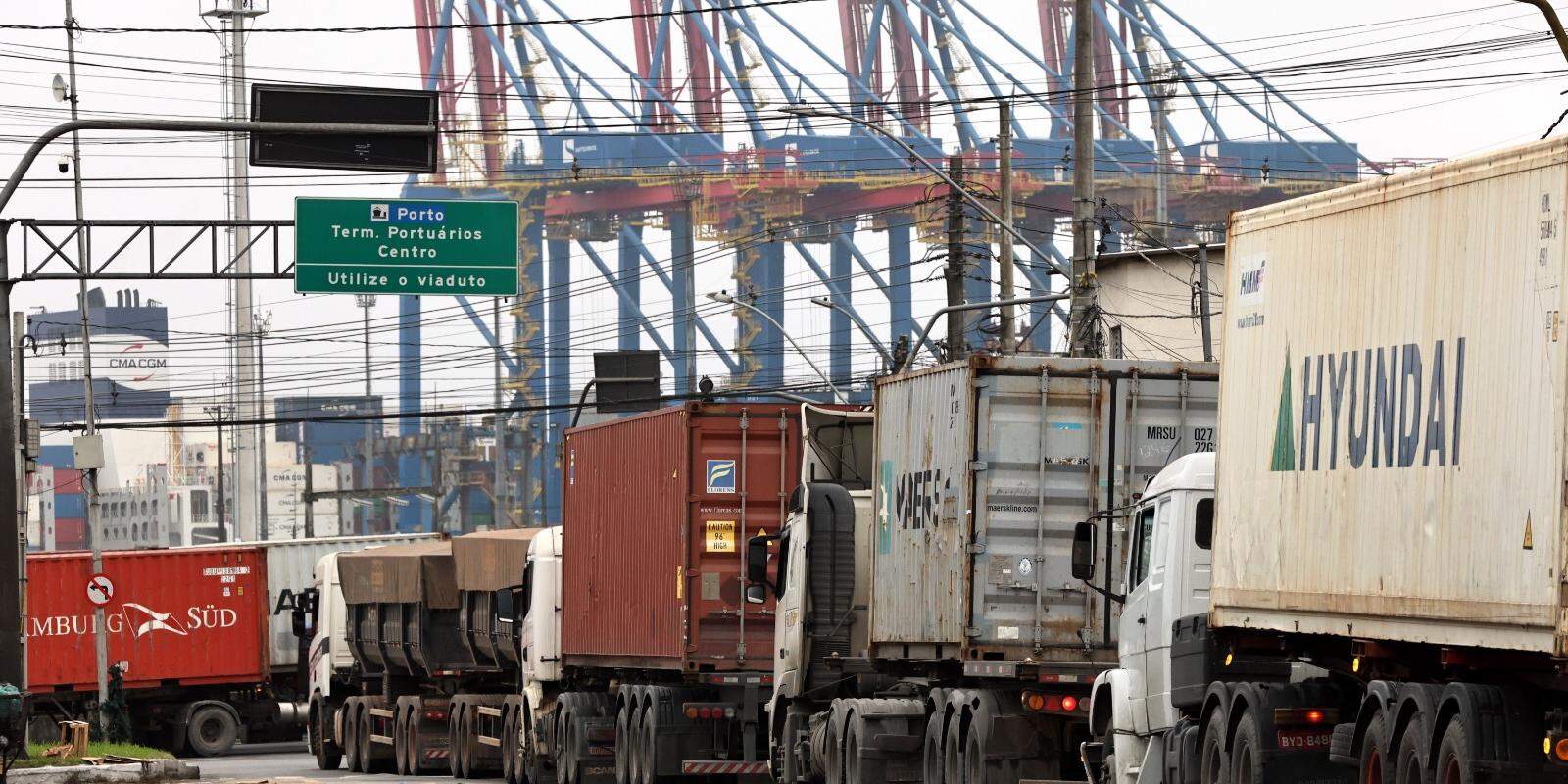 Parte dos representantes dos caminhoneiros ameaçou entrar em greve por causa do valor do diesel