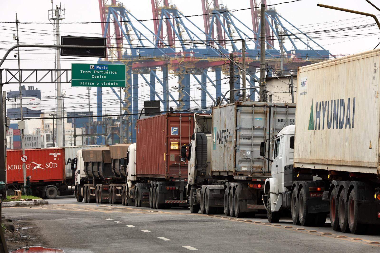 Parte dos representantes dos caminhoneiros ameaçou entrar em greve por causa do valor do diesel