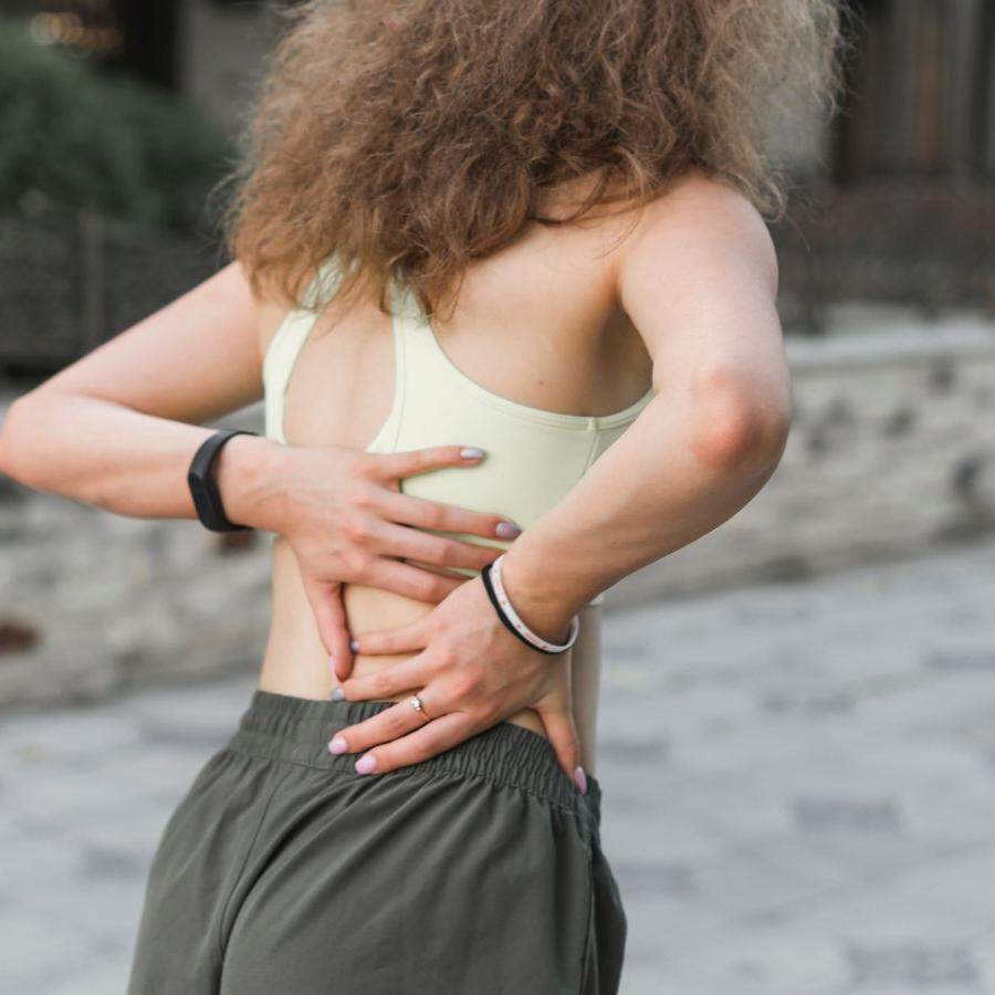 Beber água regularmente é um dos principais hábitos para proteger os rins e ajudar o organismo a eliminar toxinas, enquanto bebidas açucaradas e alcoólicas em excesso podem prejudicar a função renal