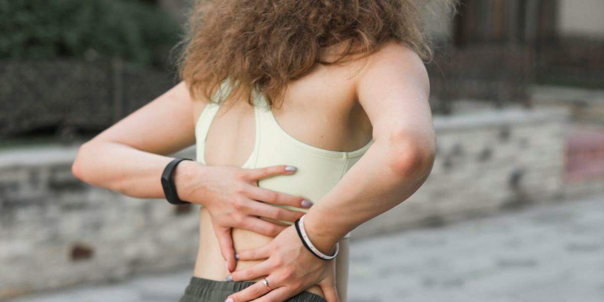 Beber água regularmente é um dos principais hábitos para proteger os rins e ajudar o organismo a eliminar toxinas, enquanto bebidas açucaradas e alcoólicas em excesso podem prejudicar a função renal