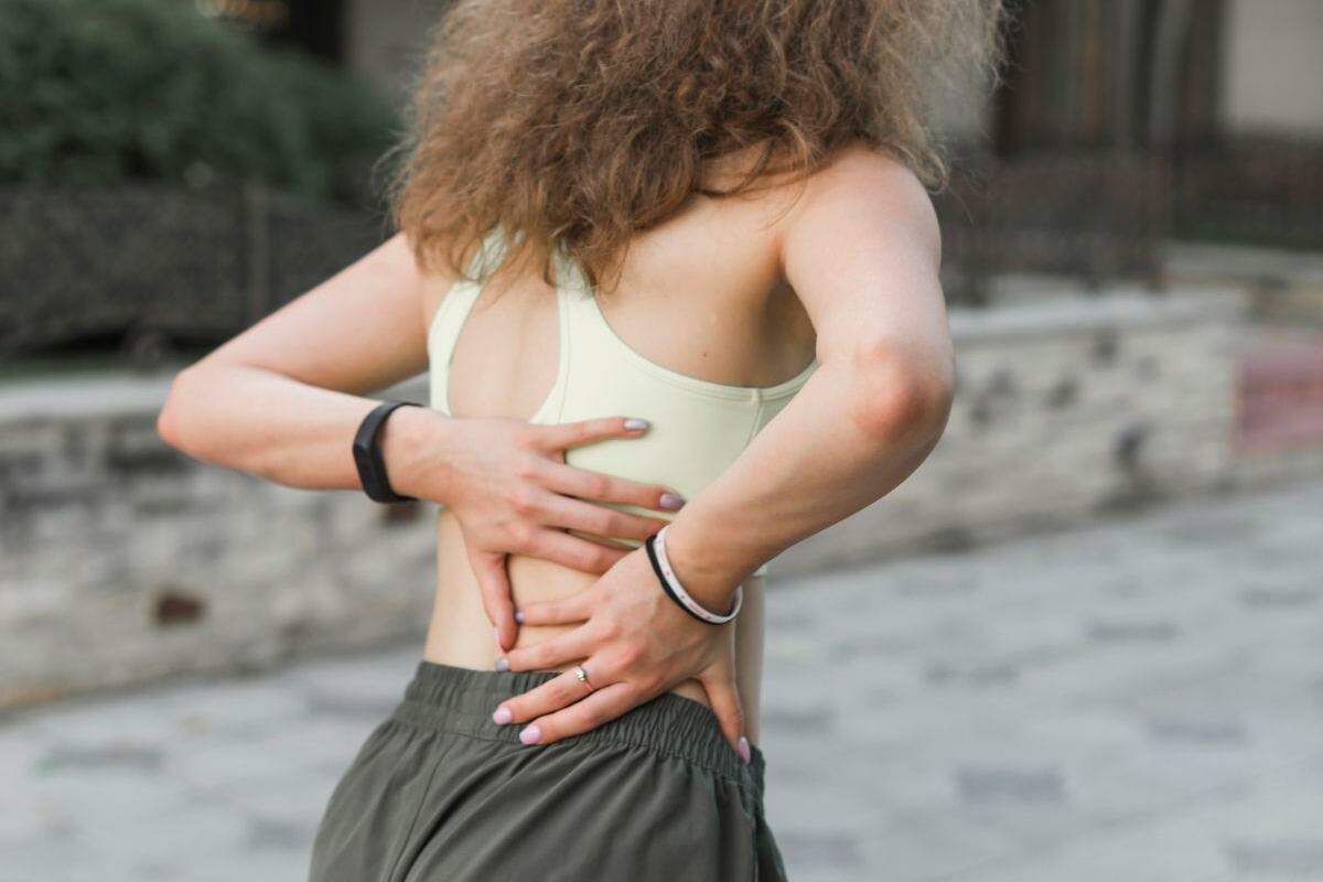 Beber água regularmente é um dos principais hábitos para proteger os rins e ajudar o organismo a eliminar toxinas, enquanto bebidas açucaradas e alcoólicas em excesso podem prejudicar a função renal